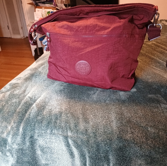 Intense Maroon Esti - Picture 7 of 8